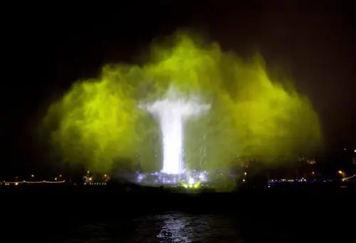 Waterscreen Projections on Thames mark Olympic handover from London to Rio